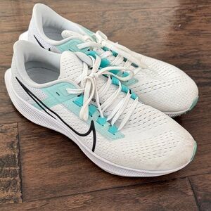 Nike Air Zoom Pegasus 38 size 9.5 Women's White and Teal Running Shoes